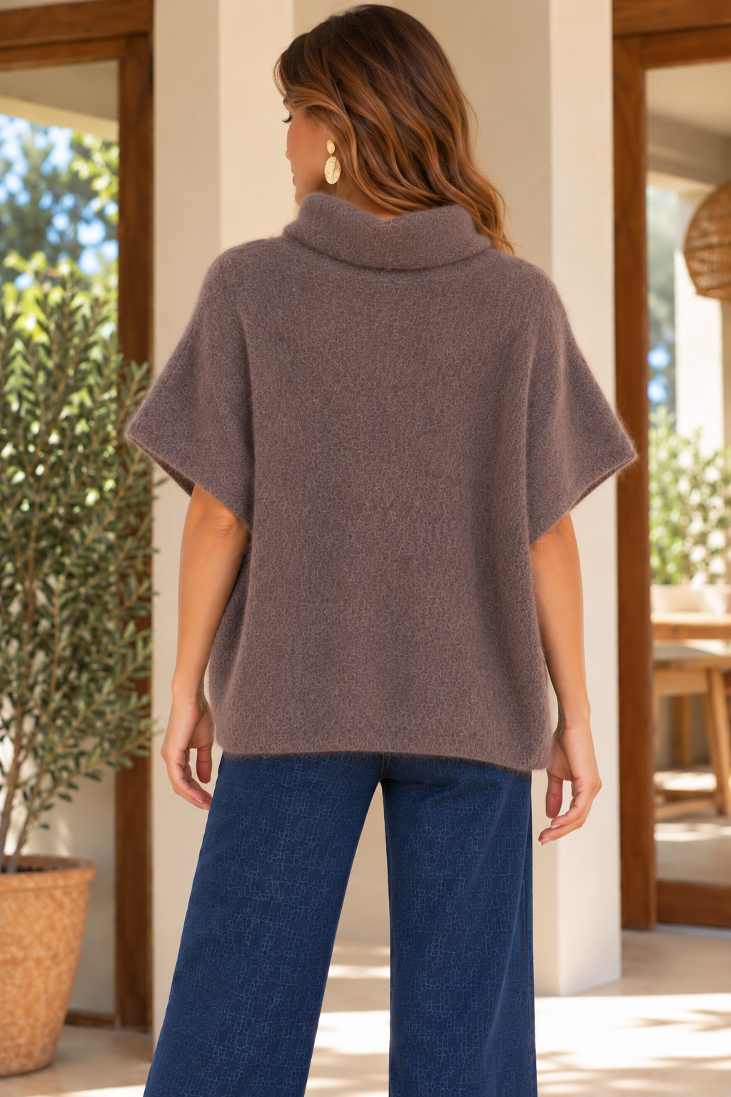 Pull femme en alpaga choco à col roulé souple et manches courtes – SNIGDHA