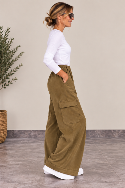Pantalon cargo large femme en velours côtelé fin olive / palude – SHANTI
